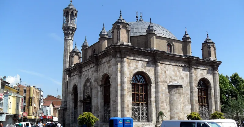 Mešita Aziziye v Konye – jedinečné minarety Turecka