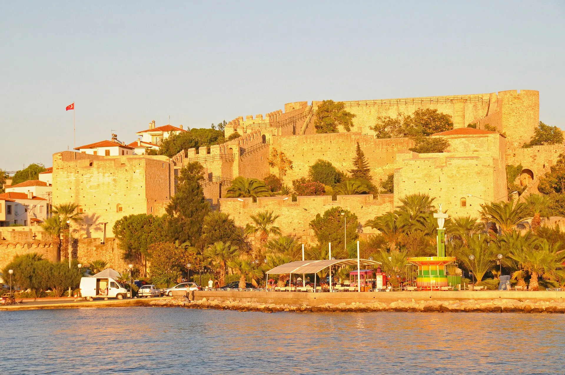 Le château de Çeşme (Çeşme Castle) — une forteresse ottomane et un musée au bord de la mer Égée