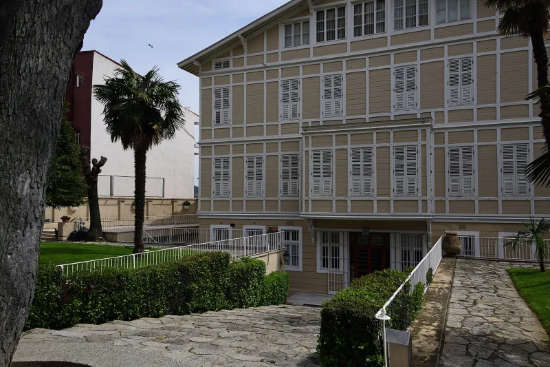 Muzeum Sadberk Hanım v Istanbulu: průvodce prvním soukromým muzeem