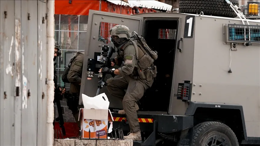 חיילים ישראליים פצעו פלסטיני אחד ועצרו 15 בני אדם בגדה המערבית