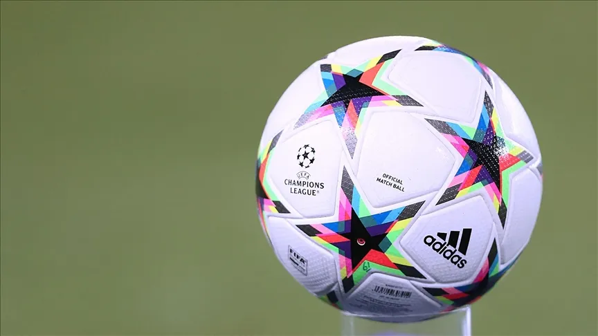 O pedido das equipas da Premier League para alargar os plantéis não foi aceite pela UEFA