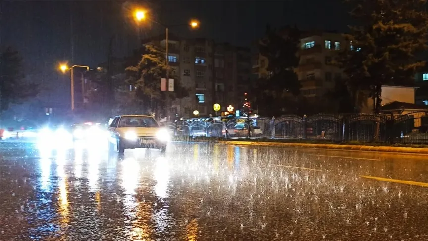 تم تعليق الدراسة في 4 مناطق في شنلورفا بسبب هطول الأمطار الغزيرة