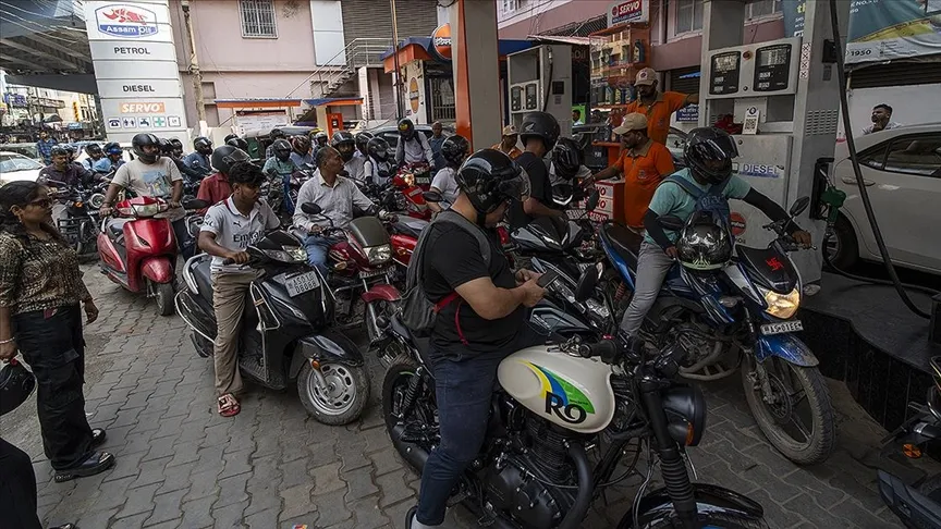Indija, nurodžiusi, kad turi pakankamas degalų atsargas, įspėjo apie dezinformaciją