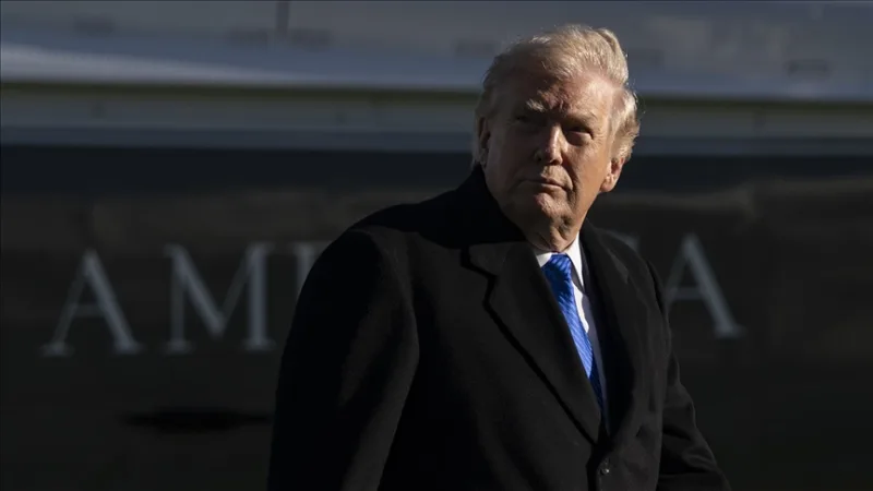 JAV prezidentas D. Trumpas pristatė išmaniųjų telefonų programėlę, kuria galima sekti Baltųjų rūmų darbotvarkę