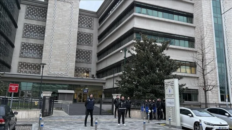 Burmistrz miasta Bursa Mustafa Bozbey wraz z 56 podejrzanymi został postawiony przed sądem