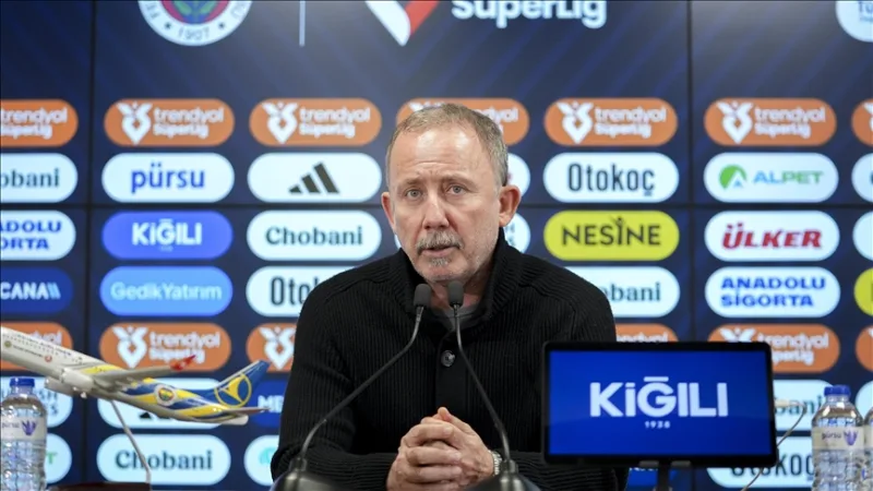 Sergen Yalçın, l'entraîneur de Beşiktaş : « Gagner un match grâce à un penalty comme celui-là n'était pas digne de cette soirée. »