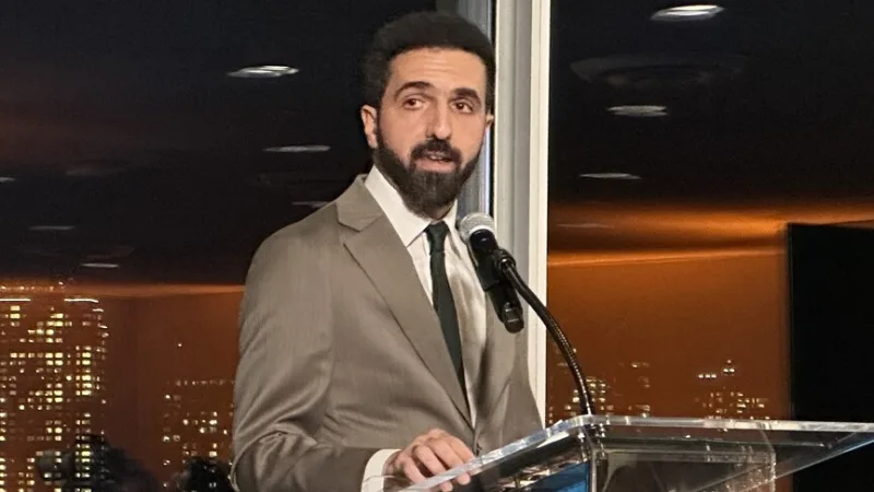 L'ambassadeur permanent de la Syrie auprès de l'ONU, Olabi, appelle à l'arrestation des auteurs de crimes de guerre commis sous le régime d'Assad