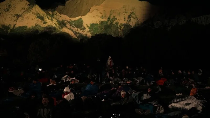 Des Australiens et des Néo-Zélandais se sont rendus à Anzac Cove pour la « cérémonie de l'aube »