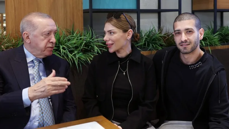 Prezydent Erdoğan rozmawiał z obywatelami w kawiarni w dzielnicy Beyoğlu