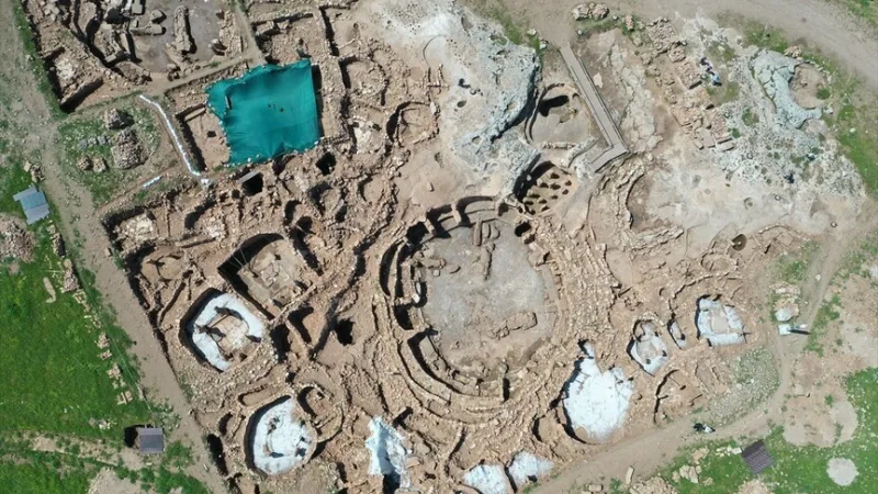 В Карахантепе было установлено, что 12 тысяч лет назад люди питались преимущественно мясом газелей и бобовыми