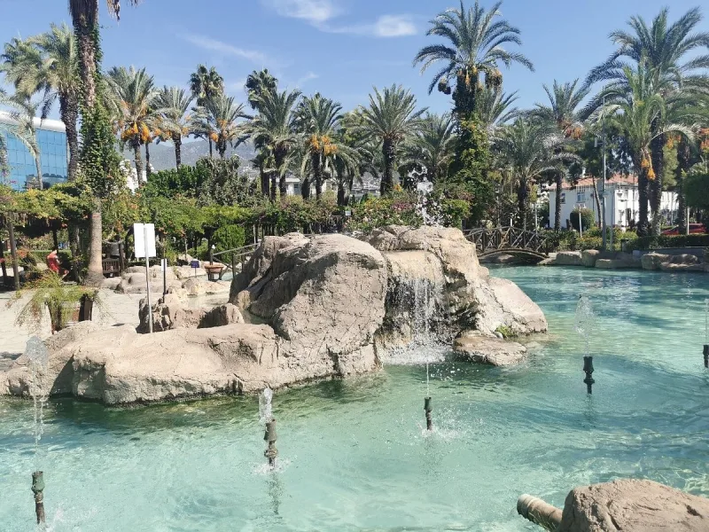 Парк кошек в Аланье — уютное место с сотнями кошек в центре города